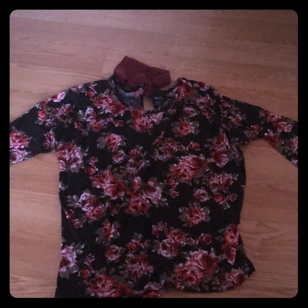 Rose themed quarter-length shirt